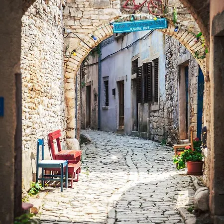 Mon Perin Castrum - Valentina