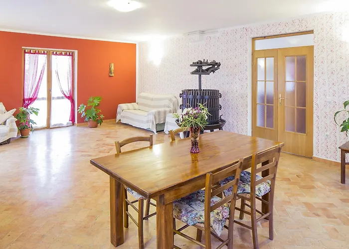 Mon Perin Castrum - Valentina Bale