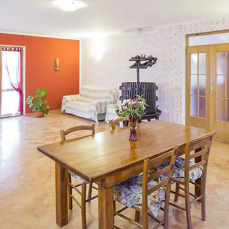 Mon Perin Castrum - Valentina Bale