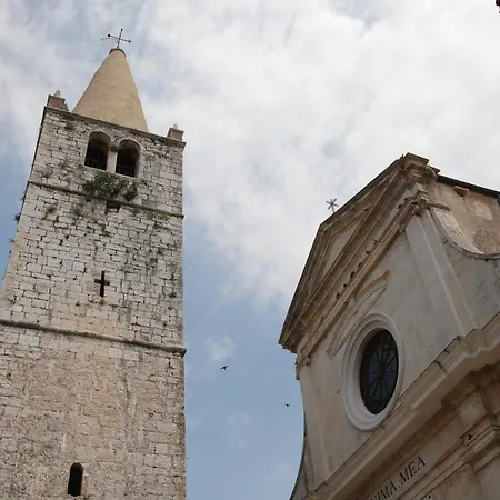 Mon Perin Castrum - Valentina Bale